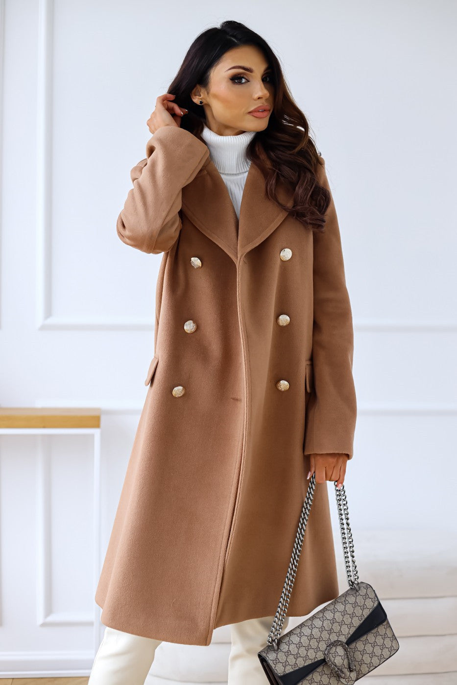 Abrigo de Mujer de Lana con Doble Botonadura y Bolsillos Laterales – Elegante y Funcional para Climas Fríos 2