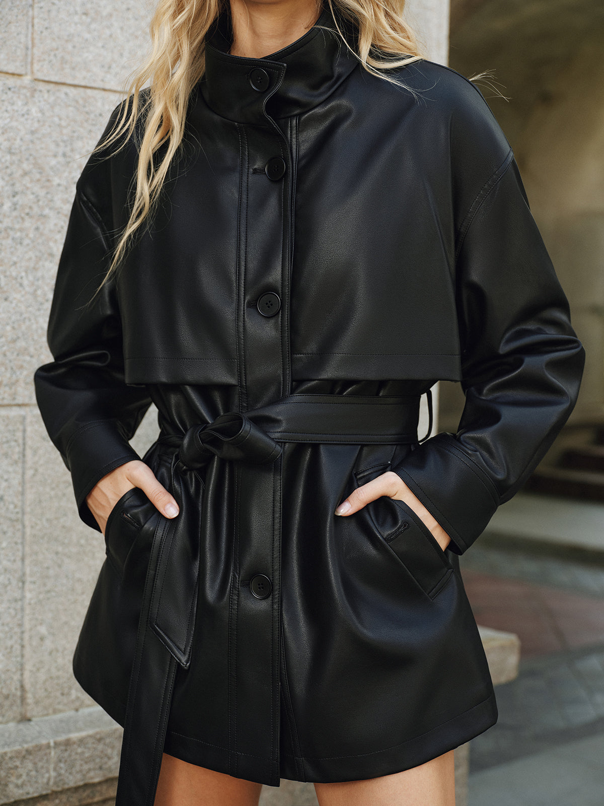 Abrigo de PU con Cinturón y Cuello Alto para Mujer - Prenda Cálida y Elegante en Poliéster y Algodón 2