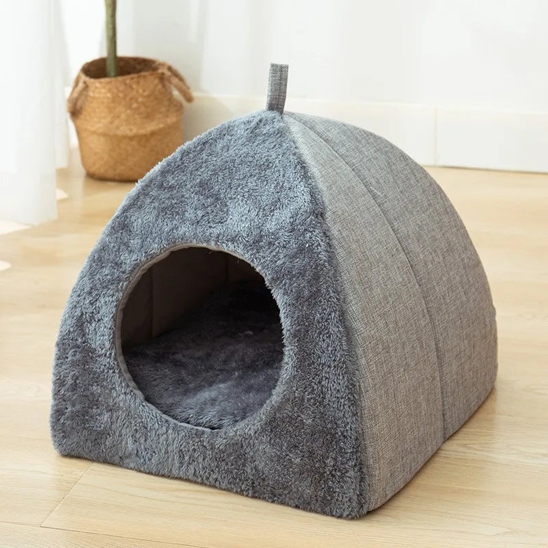 Casa para Gatos Triangular de Terciopelo Cerrada – Acogedora y Cálida, Ideal para Descanso y Seguridad 1