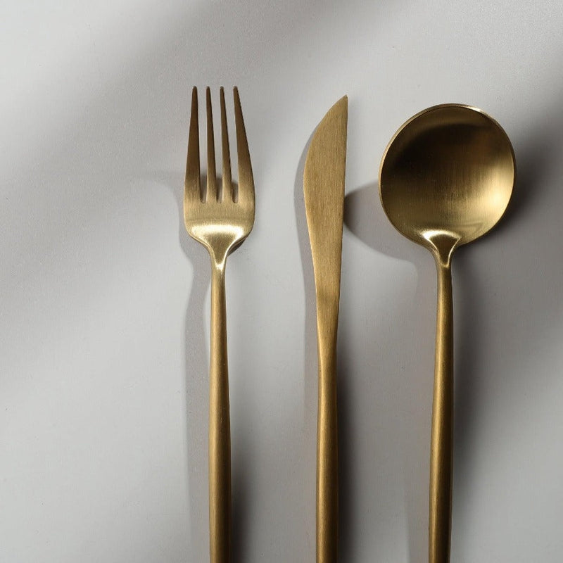 https://cdn.shopify.com/s/files/1/0886/2397/2701/files/Minimalist-Flatware-jazzupco-4.jpg