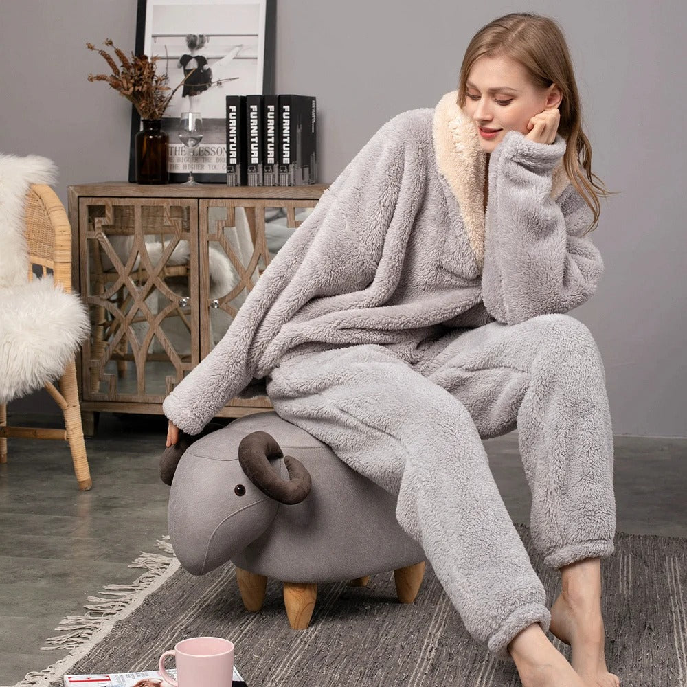 Conjunto de Ropa de Estar por Casa de 2 Piezas en Forro Polar Suave con Capucha y Bolsillo – Ideal para Relax y Descanso 2