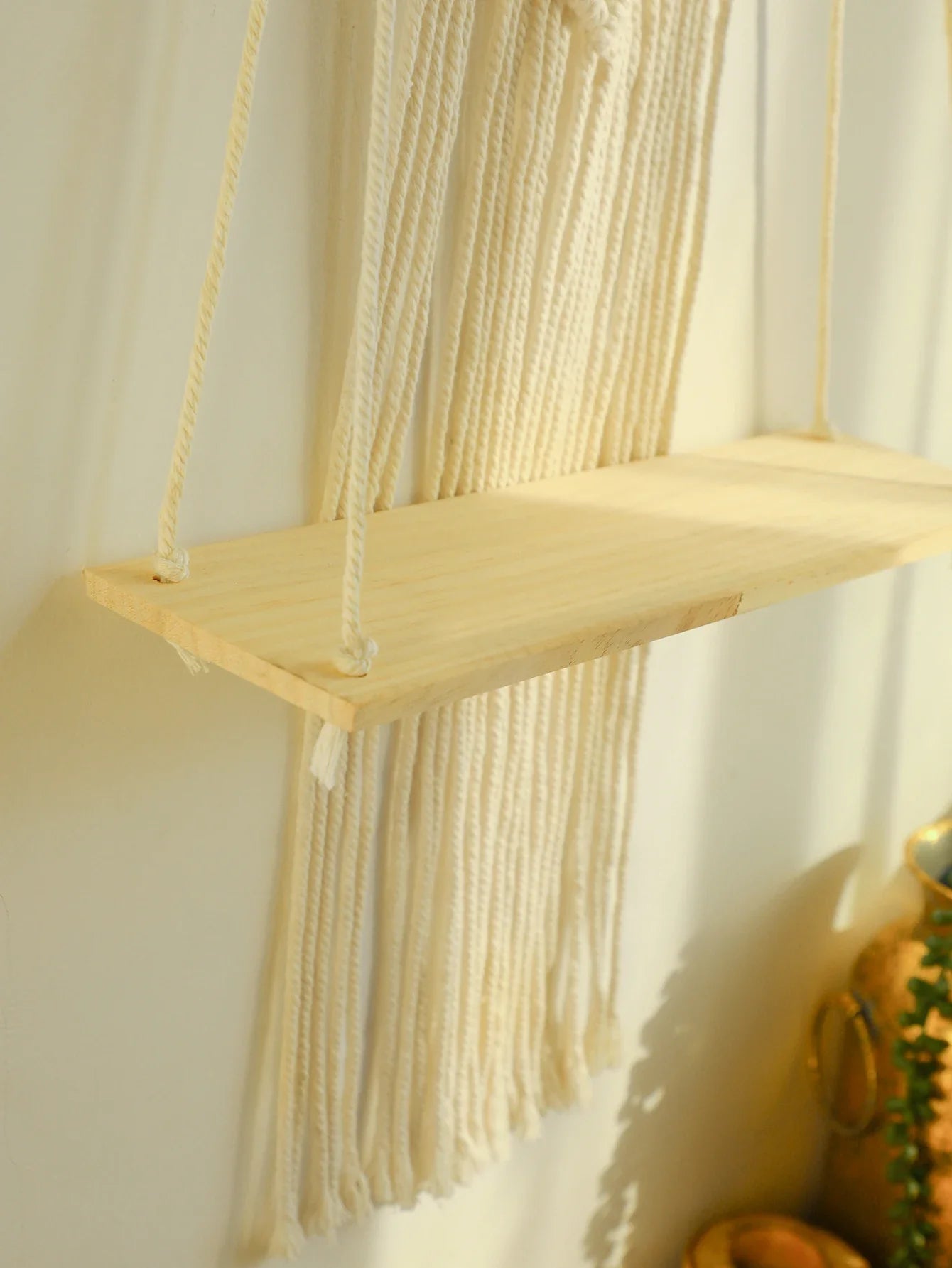 Estante de Pared de Macramé Hecho a Mano con Base de Madera – Estantería Boho para Plantas y Decoración 4