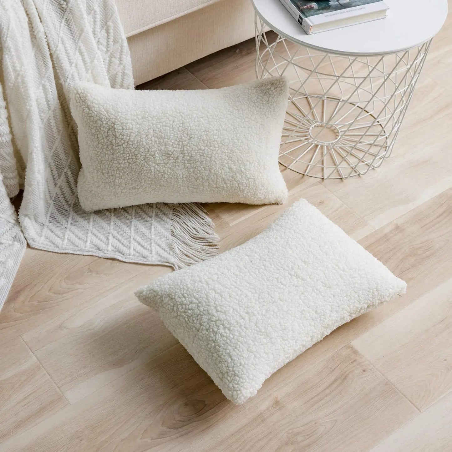 Funda de Almohada Suave de Peluche Blanca – Elegante y Cálida para Decoración del Hogar, 30x50 cm 1