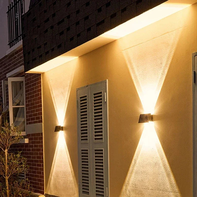 Lámpara Solar Exterior de Luz Cálida para Balcón y Jardín – Diseño Elegante y Duradero, Sin Cables 0