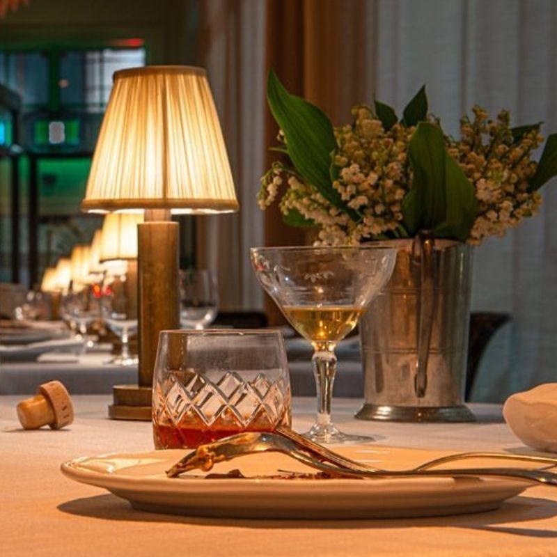 Lámpara de Mesa Inalámbrica de Aluminio con Acabado de Tela – Lámpara Sobremesa Elegante y Funcional para Decoración Moderna 6