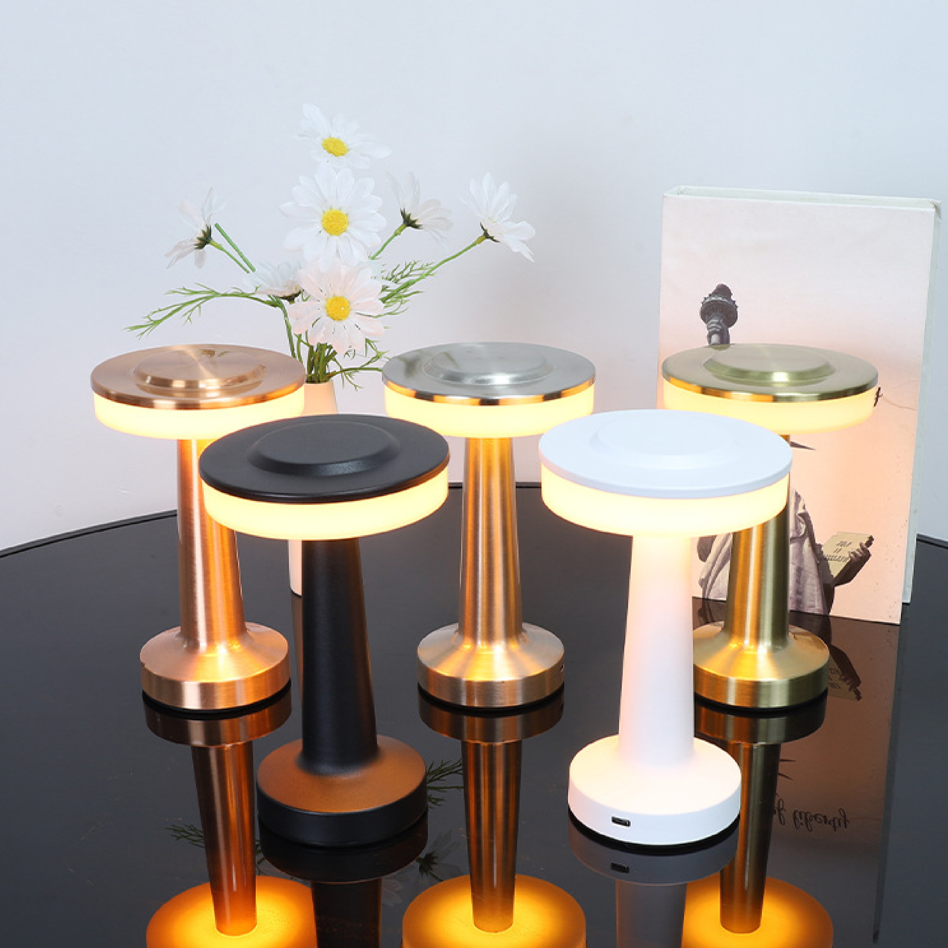 Lámpara de Mesa LED Negra de Metal con Luz Cálida – Diseño Moderno para Oficina y Hogar, Ideal para Mesita de Noche 1