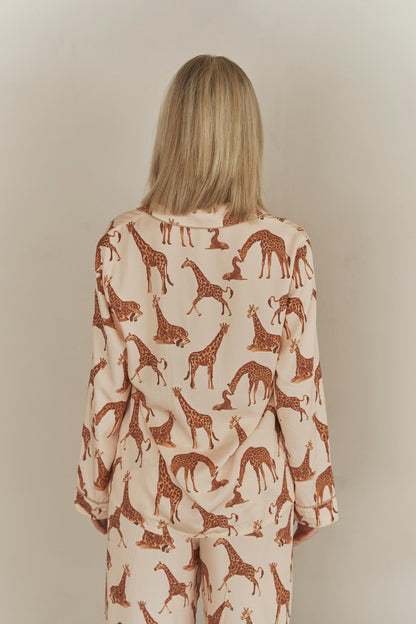 Conjunto de Pijama de Algodón para Mujer con Estampado de Jirafa – Ropa de Dormir Cómoda y Elegante en Beige 3