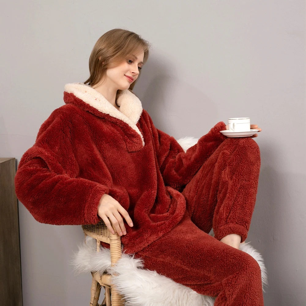 Conjunto de Ropa de Estar por Casa de 2 Piezas en Forro Polar Suave con Capucha y Bolsillo – Ideal para Relax y Descanso 0