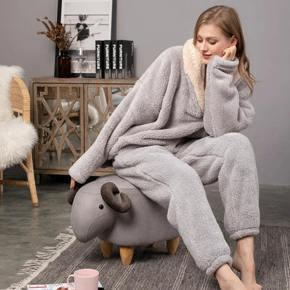 Conjunto de Ropa de Estar por Casa de 2 Piezas en Forro Polar Suave con Capucha y Bolsillo – Ideal para Relax y Descanso 2
