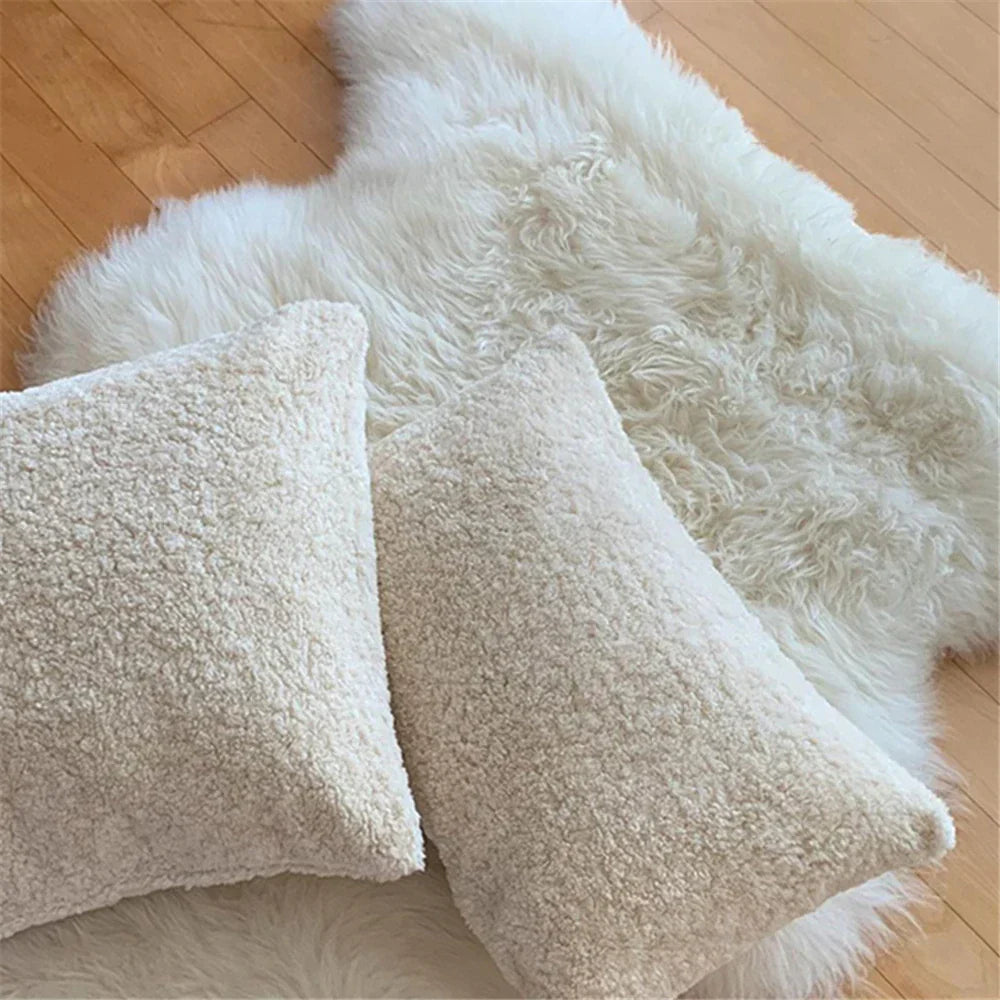 Funda de Almohada Suave de Peluche Blanca – Elegante y Cálida para Decoración del Hogar, 30x50 cm 0