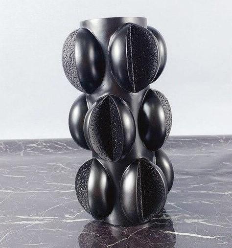 Jarrón Decorativo Espiral Blanco y Negro de Resina – Florero Moderno para Interiores Elegantes 0