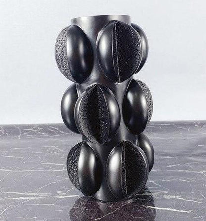 Jarrón Decorativo Espiral Blanco y Negro de Resina – Florero Moderno para Interiores Elegantes 0