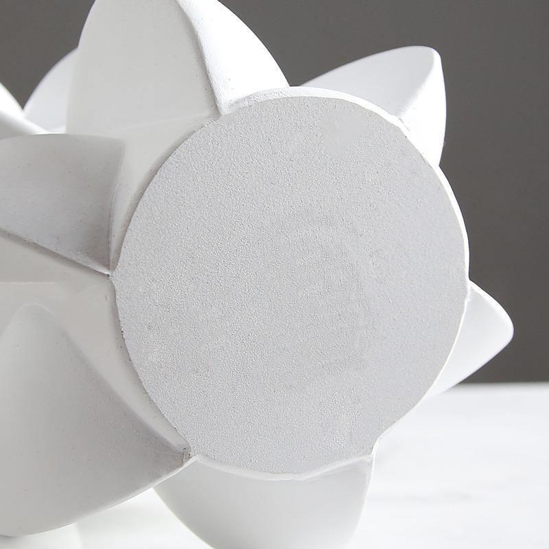 Jarrón Decorativo Espiral Blanco y Negro de Resina – Florero Moderno para Interiores Elegantes 2