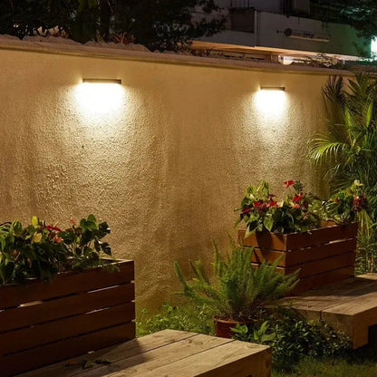 Lámpara LED de Bajo Consumo para Jardín y Hogar, Aplique Exterior Eficiente y Compacto, Luz Brillante 2W 2