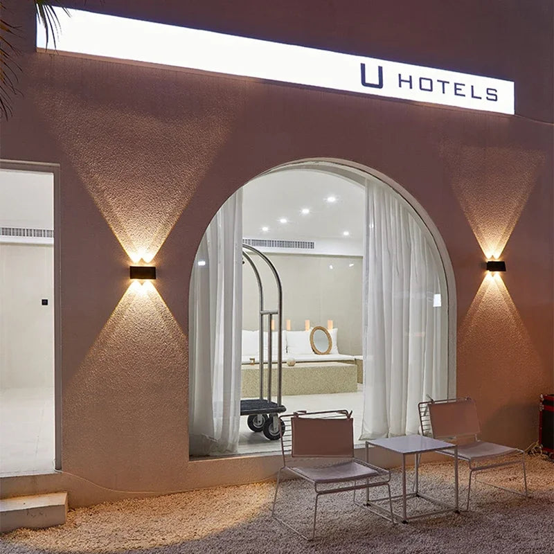 Lámpara Solar Exterior de Luz Cálida para Balcón y Jardín – Diseño Elegante y Duradero, Sin Cables 2