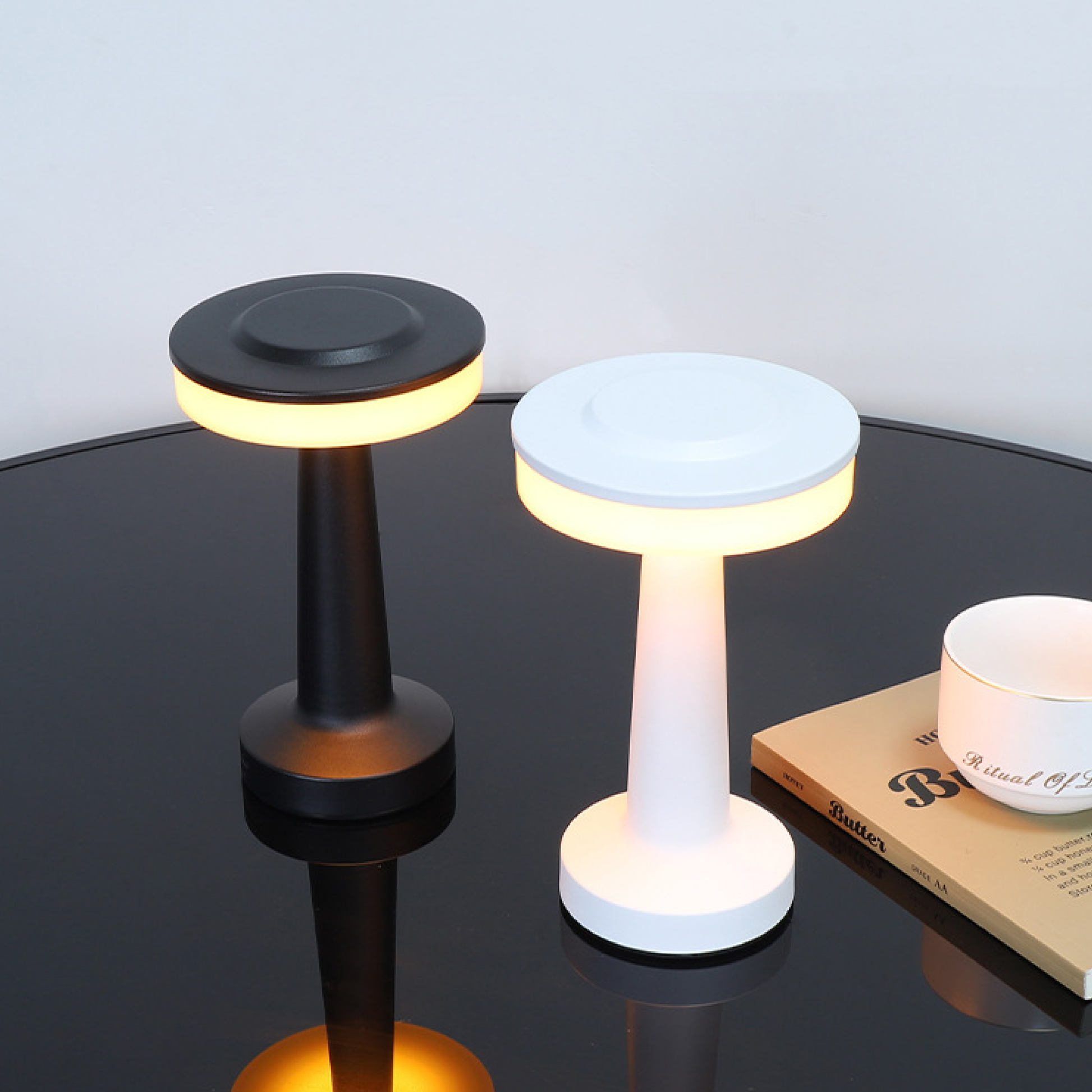 Lámpara de Mesa LED Negra de Metal con Luz Cálida – Diseño Moderno para Oficina y Hogar, Ideal para Mesita de Noche 3
