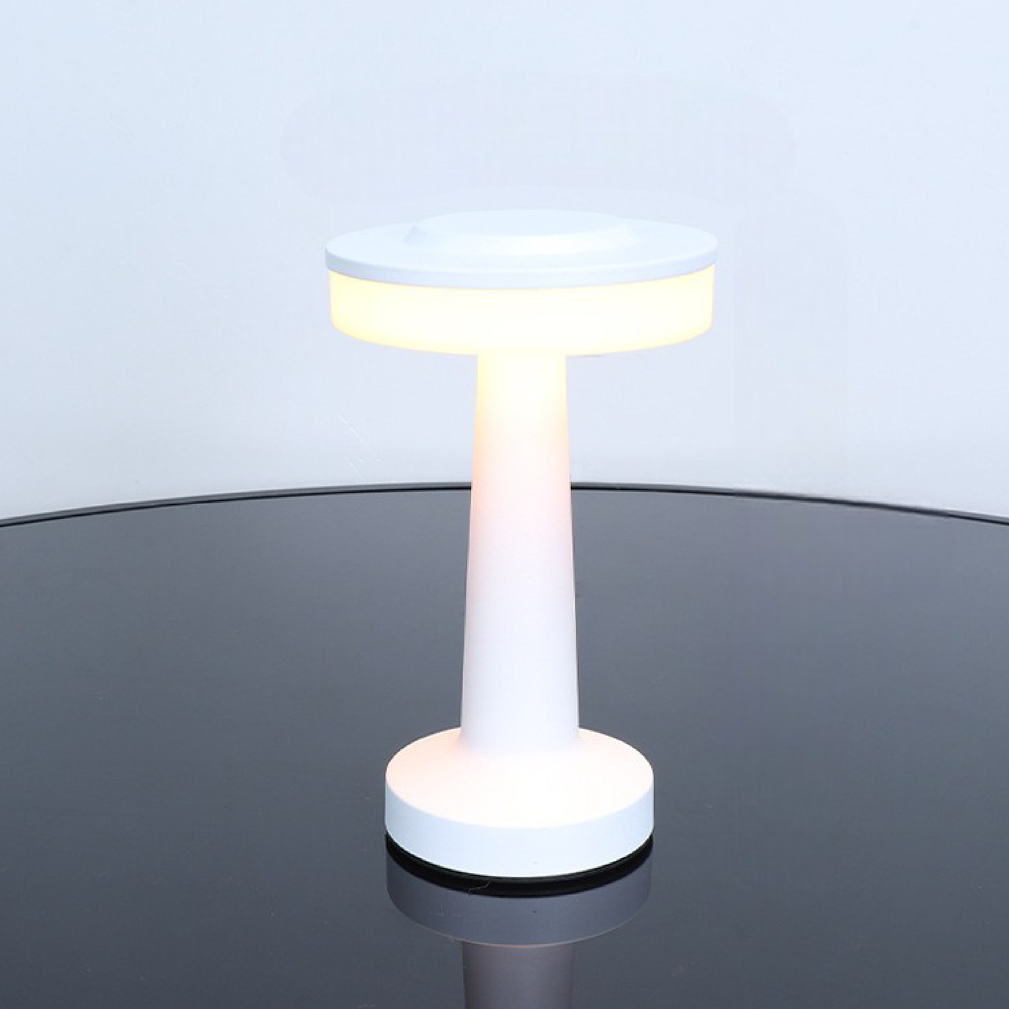 Lámpara de Mesa LED Negra de Metal con Luz Cálida – Diseño Moderno para Oficina y Hogar, Ideal para Mesita de Noche 6