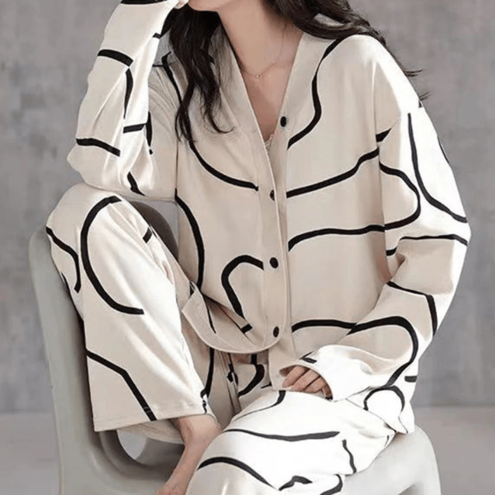 Pijama Mujer Invierno Elegante de 2 Piezas en Crema y Negro, Conjunto Suave y Moderno para Dormir 1