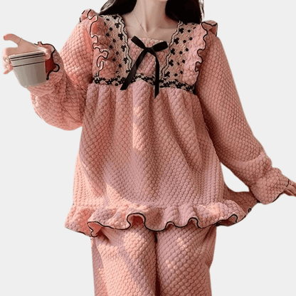 Pijama Mujer Rosa con Detalles de Volantes, Conjunto de Pijamas de Mujer Suave y Cálido para Invierno, Ropa de Dormir Elegante 2